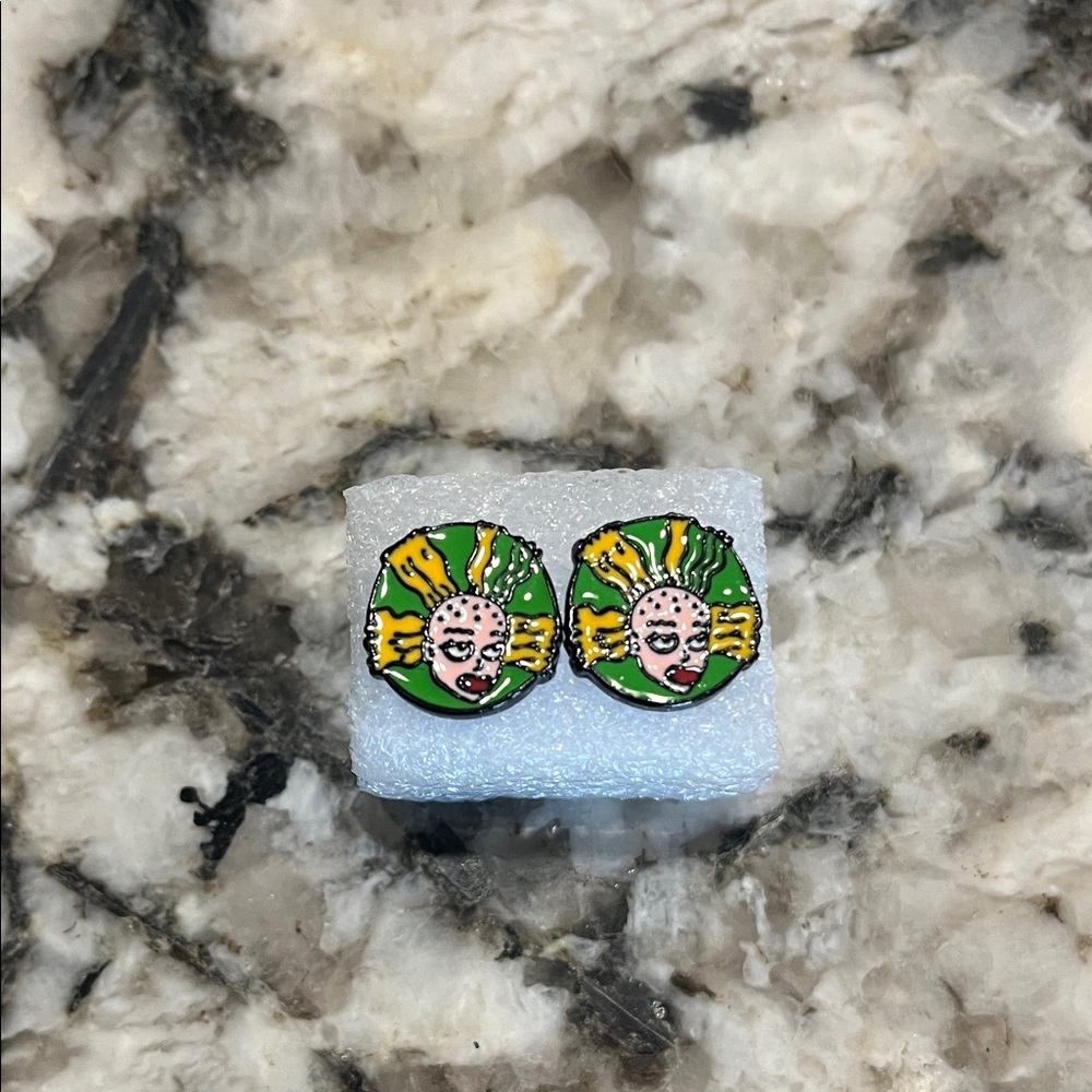 CYNTHIA DOLL stud earrings from RUGRATS - Picture 2 of 5